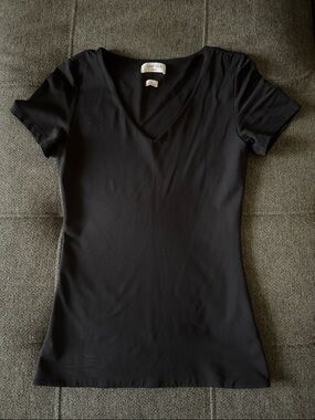 Aritzia Contour V-Neck Top